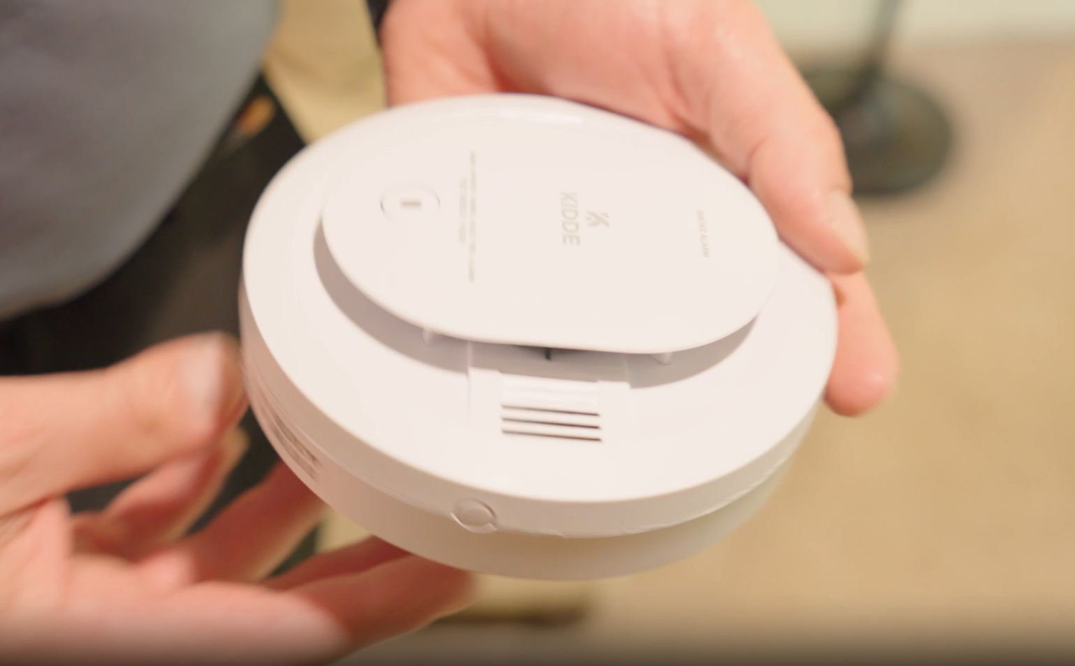 How to change a smoke detector battery
