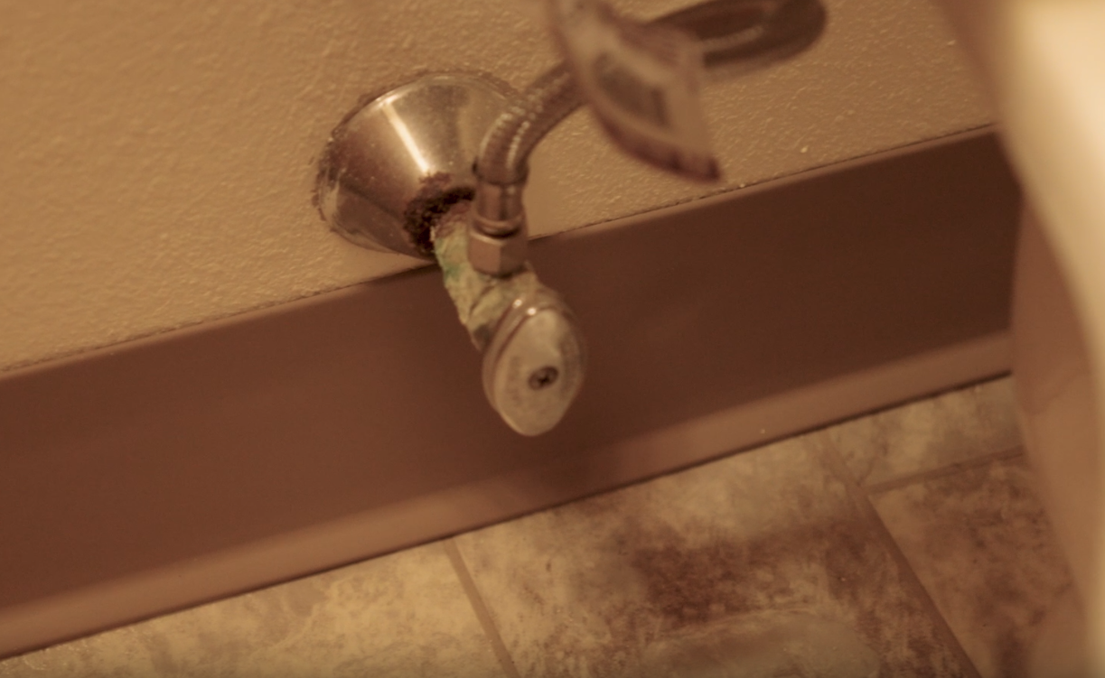 How to turn off water to a toilet